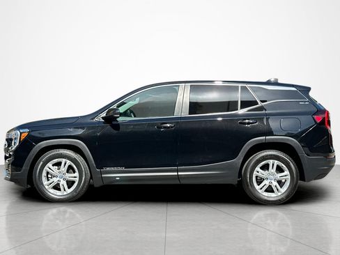 Used 2024 GMC Terrain SLE FWD image 2