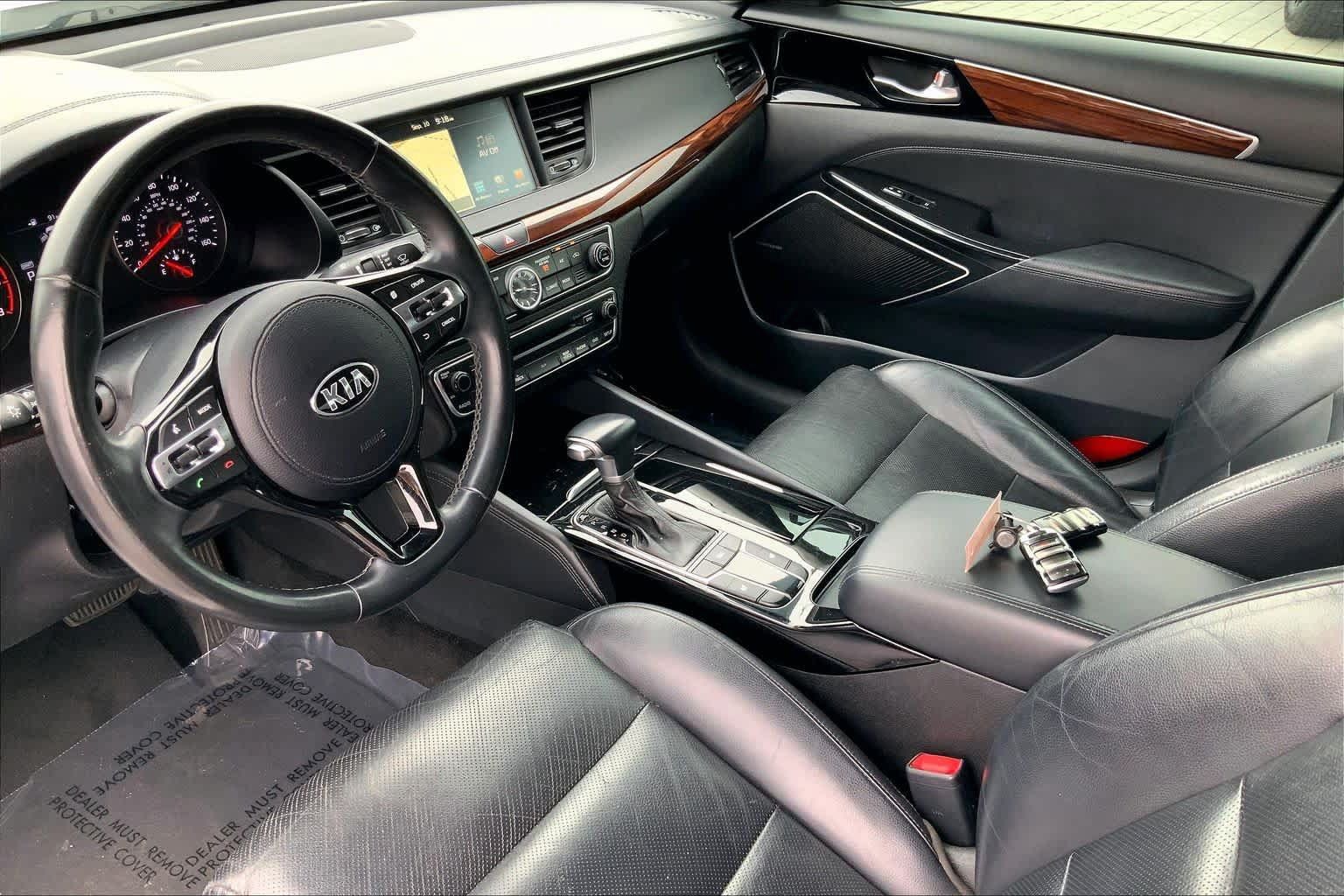 Used 2017 Kia Cadenza Premium w/ Luxury Package FWD image 15