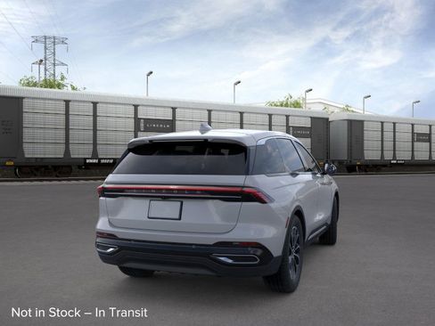 New 2026 Lincoln Nautilus Premier image 8