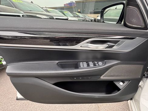 Used 2022 BMW 740i 740i Sedan 4D image 13