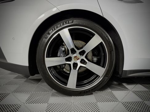 Used 2025 Porsche Panamera 4 image 17