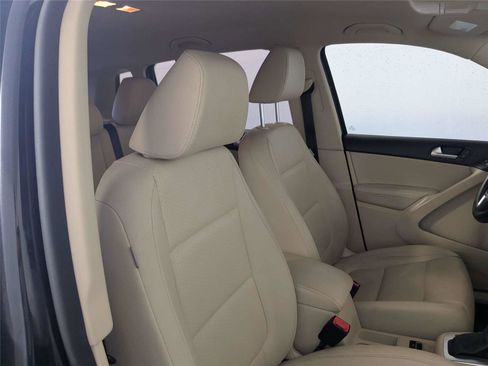 Used 2017 Volkswagen Tiguan S image 27