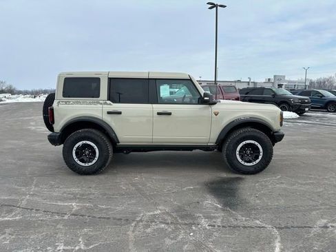 New 2025 Ford Bronco Badlands image 8
