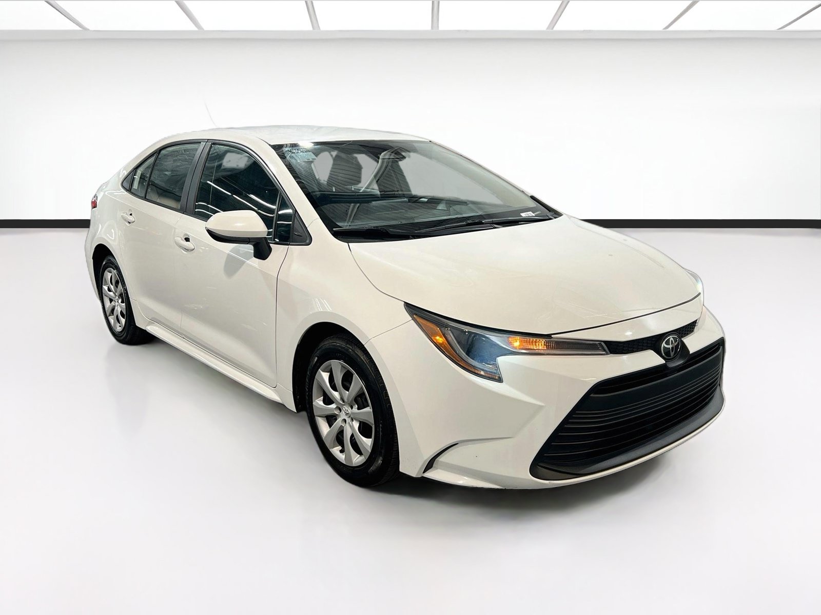 Used 2024 Toyota Corolla LE FWD image 3