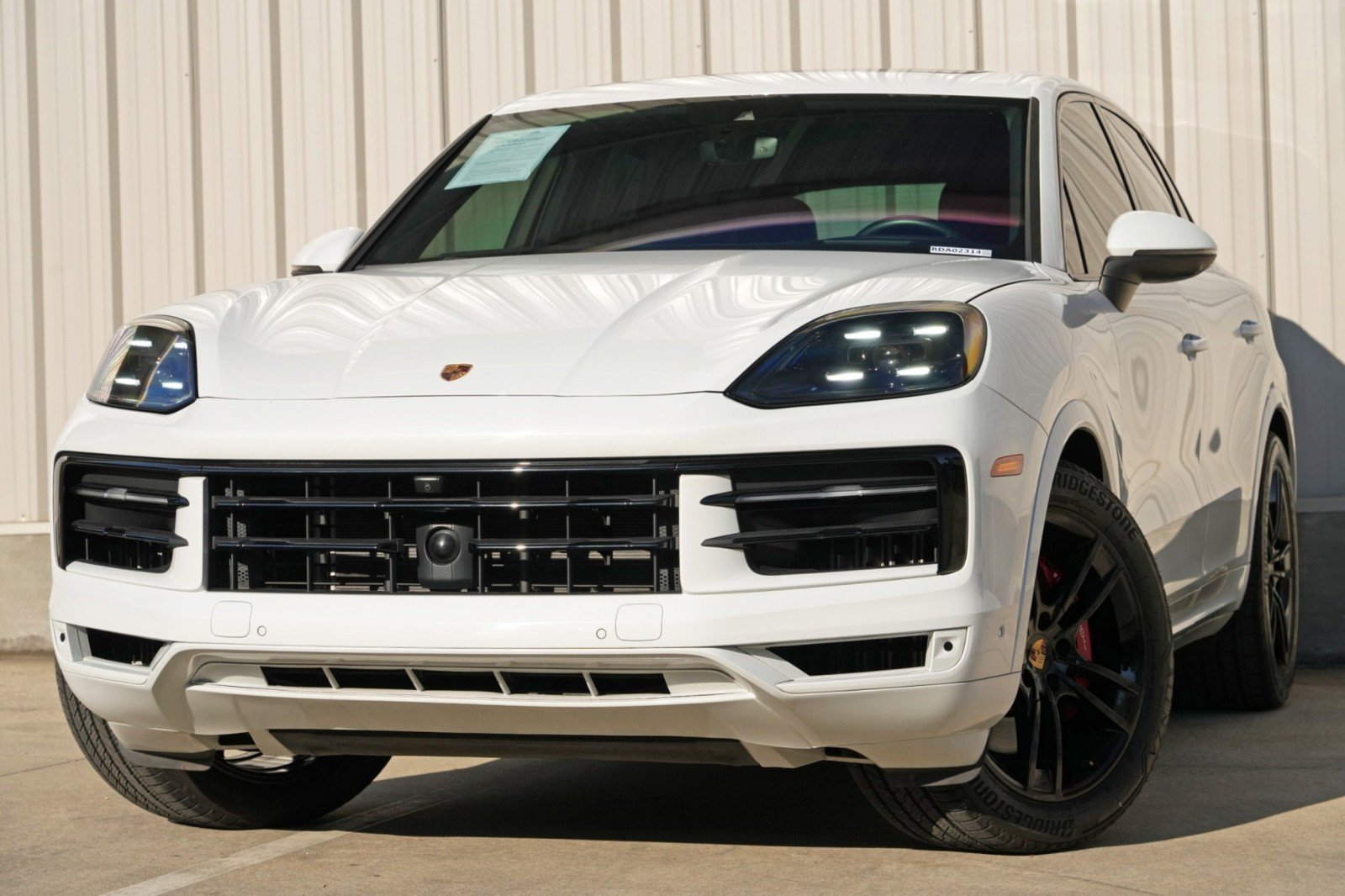 Used 2024 Porsche Cayenne AWD/4WD image 3