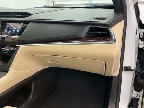 Used 2018 Cadillac XT5 Luxury w/ Driver Awareness Package image 12
