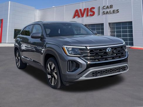 Used 2025 Volkswagen Atlas Cross Sport SE FWD image 3