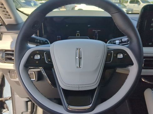 Used 2026 Lincoln Aviator Reserve AWD/4WD image 13