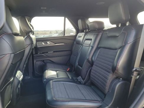 Used 2025 Ford Explorer ST-Line w/ ST-Line Street Pack image 5