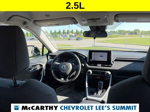 Used 2024 Toyota RAV4 XLE FWD image 31