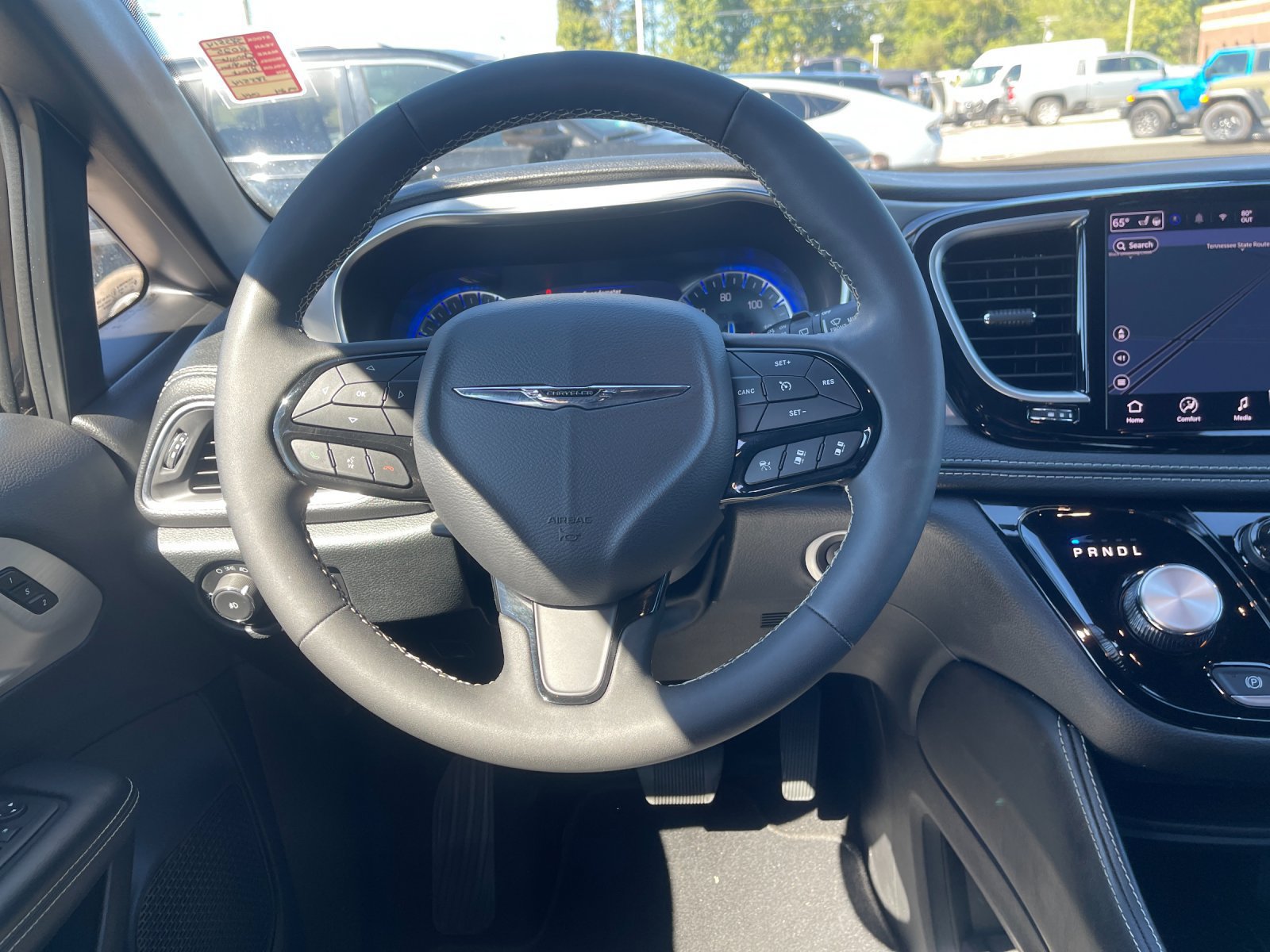 Used 2025 Chrysler Pacifica Limited FWD image 15