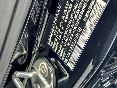 Used 2025 Porsche Macan image 28