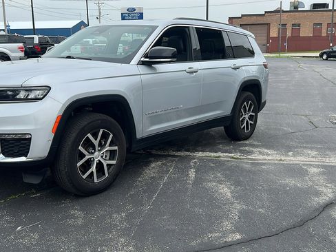 Used 2024 Jeep Grand Cherokee L Limited w/ Luxury Tech Group II image 4