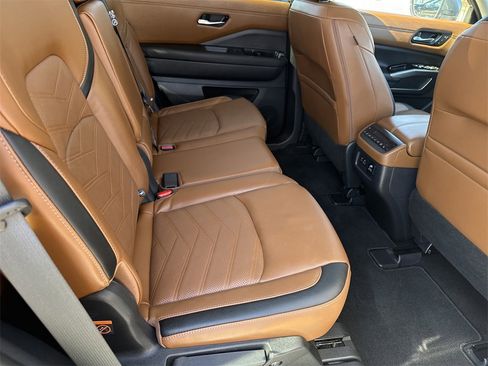Used 2023 Nissan Pathfinder Platinum w/ Cargo Package image 15
