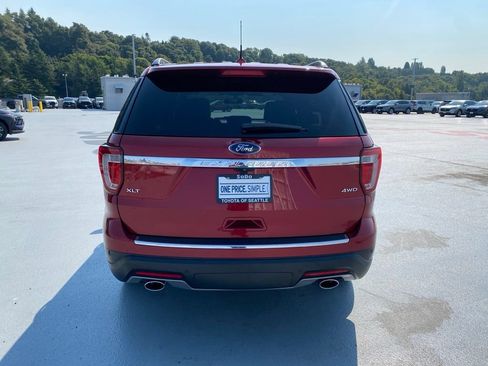 Used 2018 Ford Explorer XLT w/ Equipment Group 202A AWD/4WD image 7