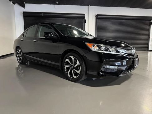 Used 2017 Honda Accord EX image 3