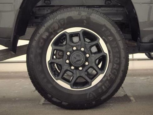 Used 2025 RAM 2500 Laramie AWD/4WD image 22