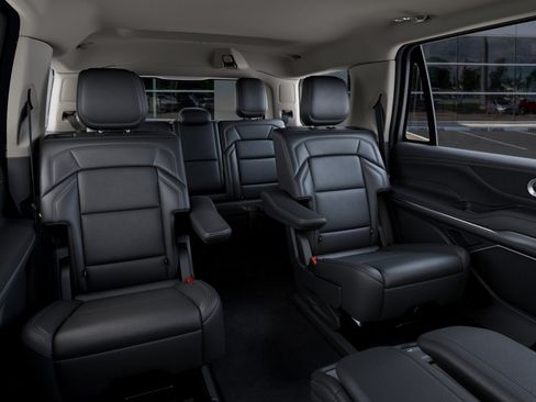 New 2027 Lincoln Navigator Premiere RWD image 11