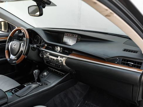 Used 2014 Lexus ES 300h w/ Luxury Package w/Bamboo Trim FWD image 12