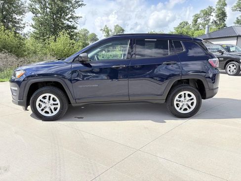 Used 2017 Jeep Compass Sport w/ Cold Weather Group AWD/4WD image 9