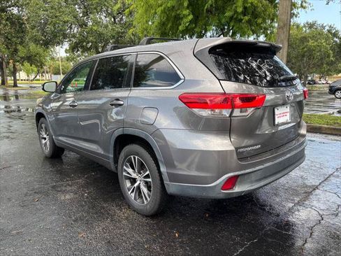 Used 2018 Toyota Highlander LE FWD image 11