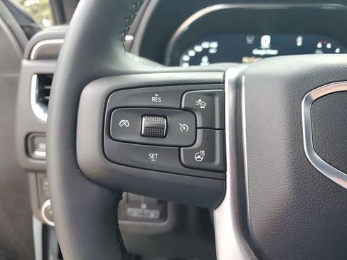 Used 2024 GMC Yukon XL SLT w/ SLT Luxury Package image 34