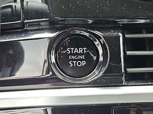 Used 2025 Nissan Pathfinder SL AWD/4WD image 23