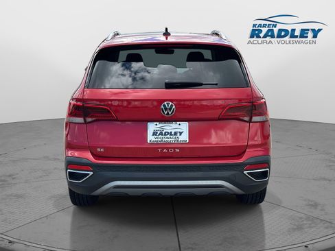 Certified 2024 Volkswagen Taos SE FWD image 3