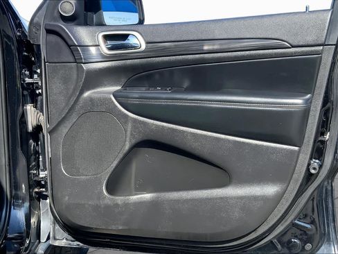 Used 2019 Jeep Grand Cherokee Laredo RWD image 23