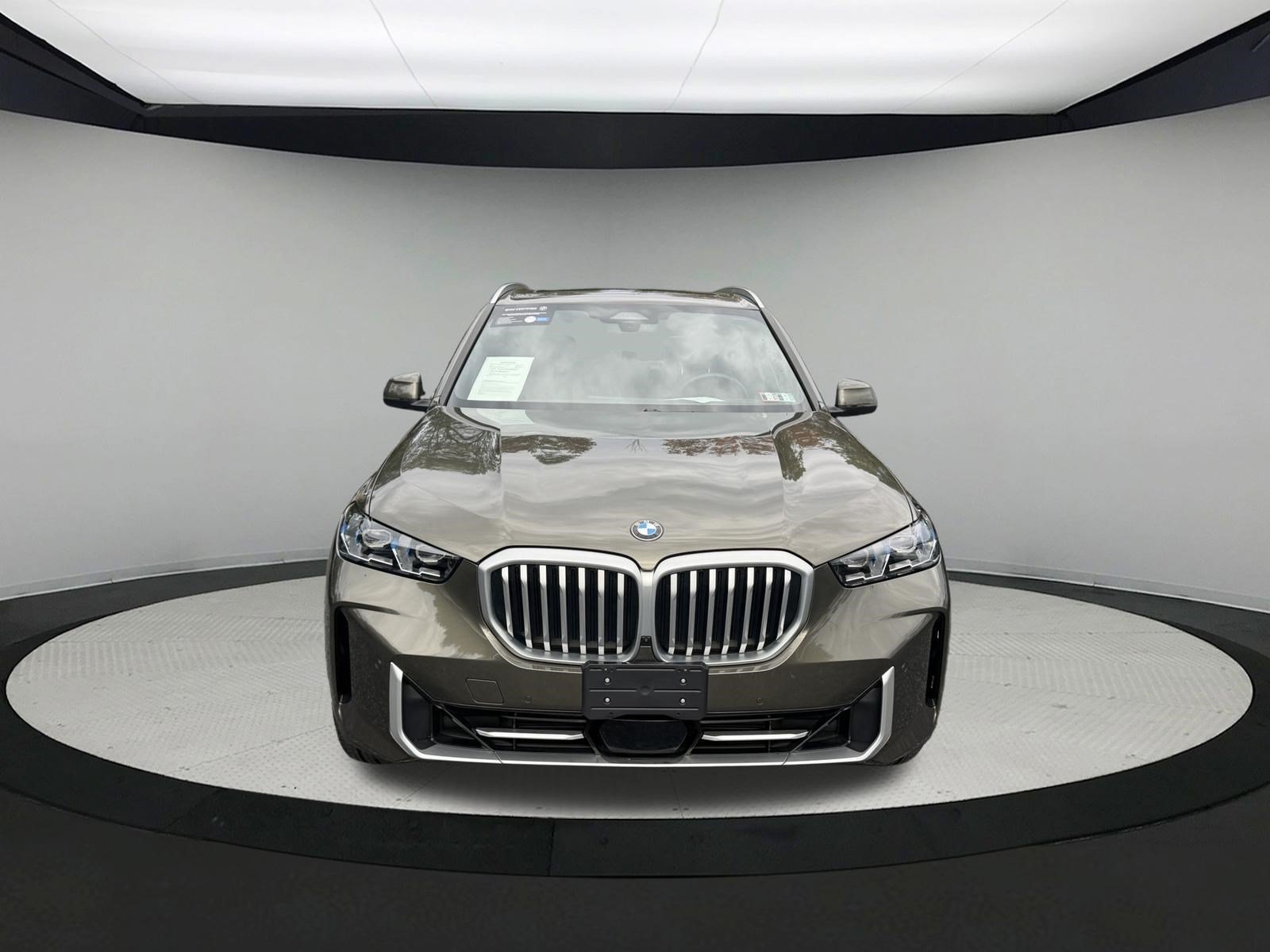 Certified 2026 BMW X5 xDrive40i w/ Premium Package AWD/4WD image 2