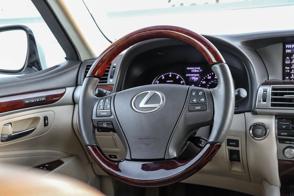 Used 2016 Lexus LS 460 w/ Comfort Package RWD image 18