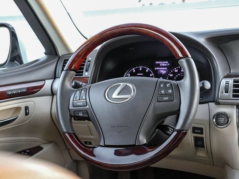 Used 2016 Lexus LS 460 w/ Comfort Package RWD image 18