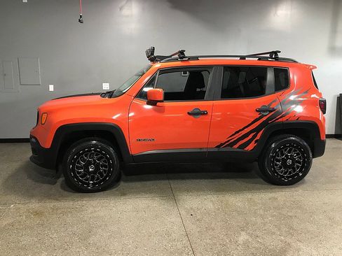 Used 2015 Jeep Renegade Latitude image 6