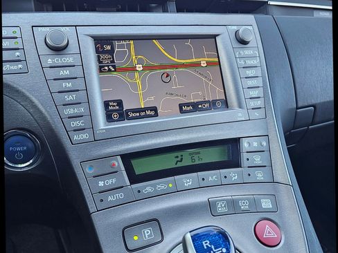 Used 2015 Toyota Prius Four w/ Deluxe Solar Roof Package image 36