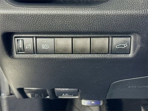 Certified 2019 Toyota RAV4 XLE w/ Convenience Package image 10