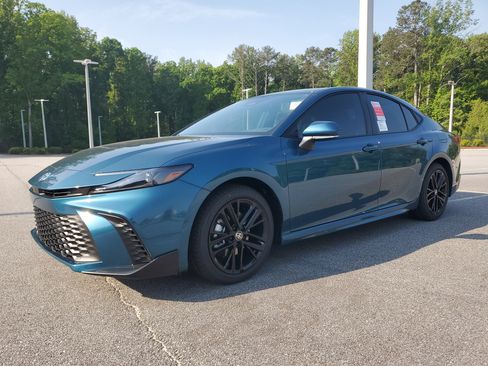 Used 2026 Toyota Camry SE w/ Convenience Package FWD image 3