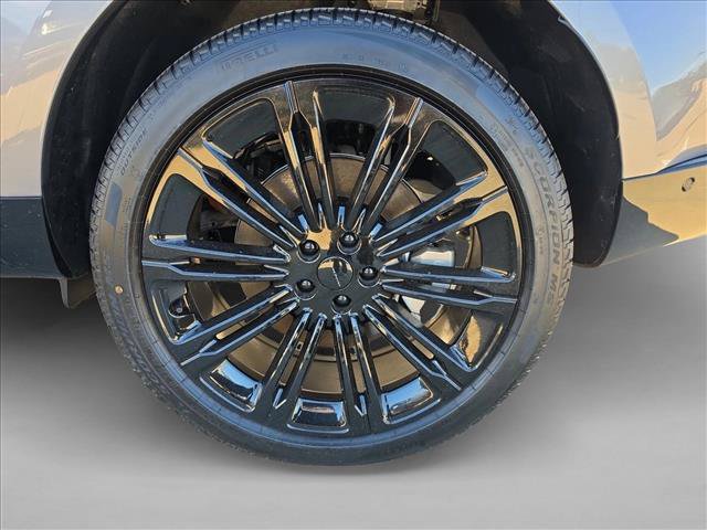 New 2026 Land Rover Range Rover Long Wheelbase SE AWD/4WD image 11