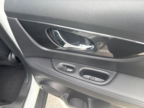 Used 2018 Nissan Rogue S FWD image 23