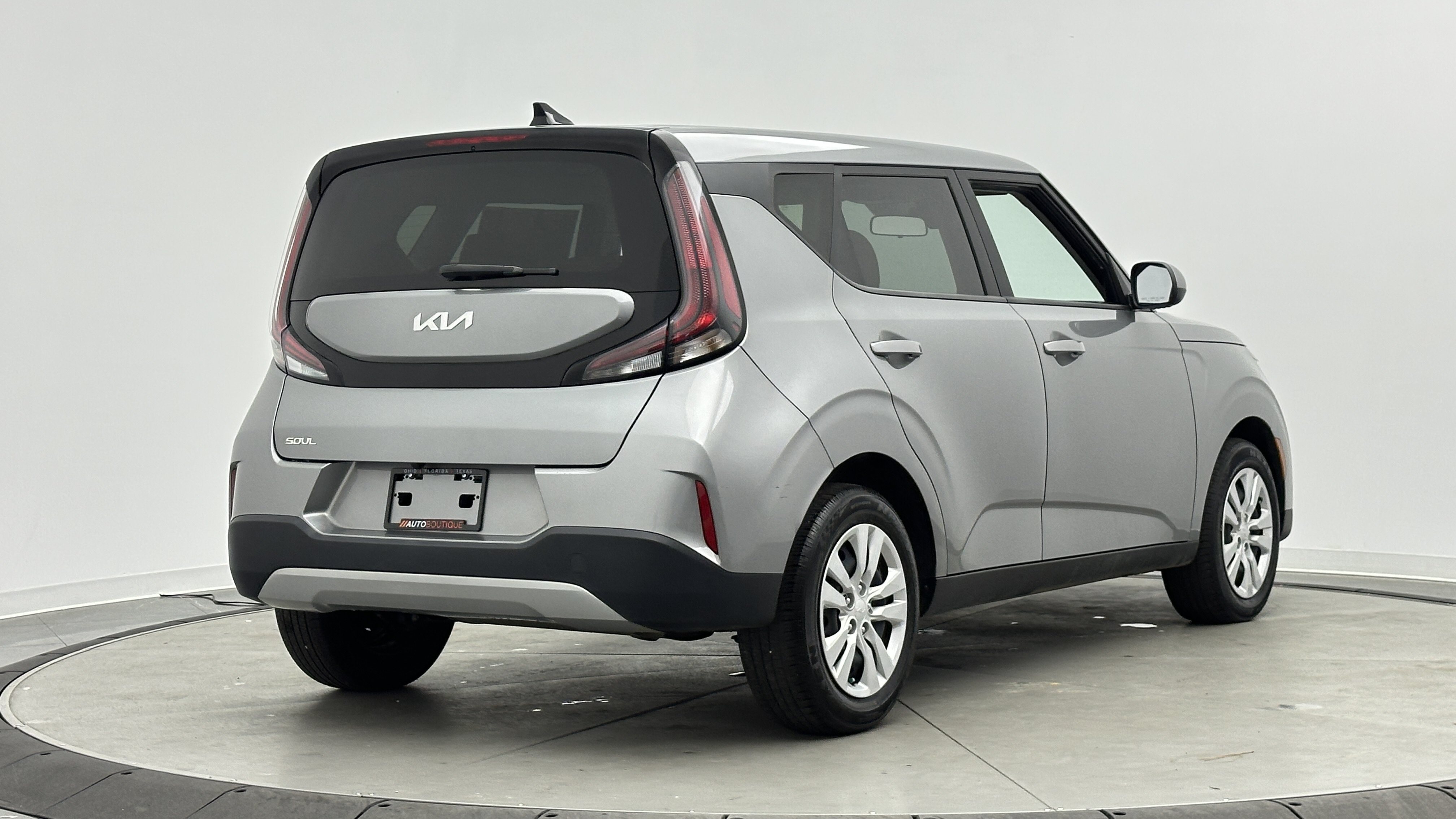 Used 2023 Kia Soul LX FWD image 7