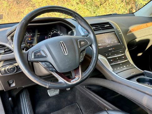 Used 2013 Lincoln MKZ image 4