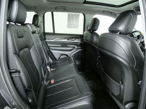 Used 2022 Jeep Grand Cherokee Limited RWD image 23