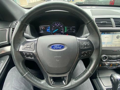 Used 2018 Ford Explorer XLT w/ Equipment Group 202A image 27
