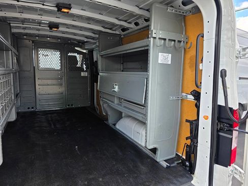 Used 2021 Nissan NV 3500 SV image 14