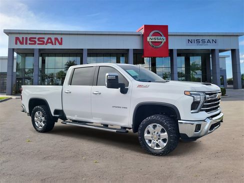 Used 2024 Chevrolet Silverado 2500 LTZ w/ LTZ Premium Package image 2