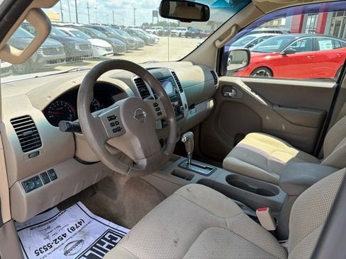 Used 2015 Nissan Frontier SV w/ SV Value Truck Package RWD image 10