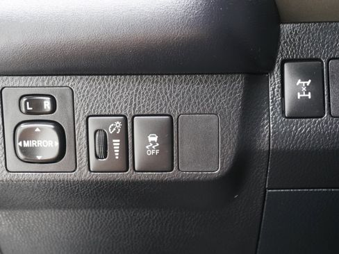 Used 2013 Toyota RAV4 XLE AWD/4WD image 23