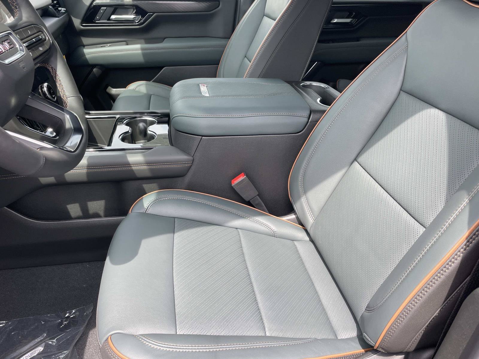 New 2026 GMC Yukon XL AT4 AWD/4WD image 21