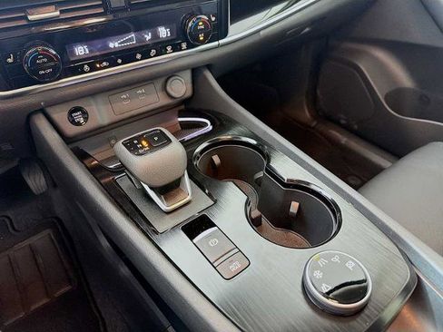 Certified 2025 Nissan Rogue SL AWD/4WD image 15