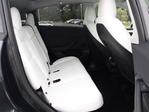 Used 2025 Tesla Model Y Long Range image 22