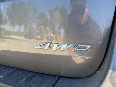 Used 2025 Ford Explorer ST-Line w/ ST-Line Street Pack image 8